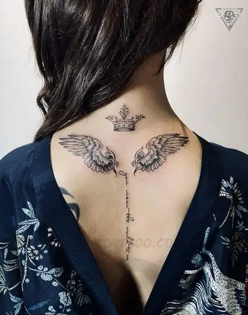 纹身/刺青/翅膀纹身图片_胸部背部欧美写实几何翅膀纹身图案