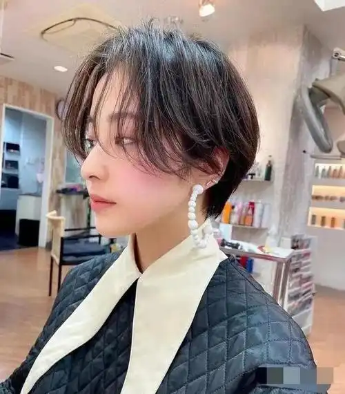 怎样测试自己的脸型适合什么发型("小圆脸也适合剪短发")