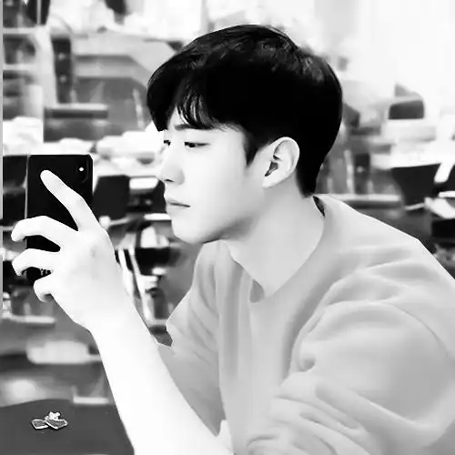 帅哥头像成熟稳重霸气黑白