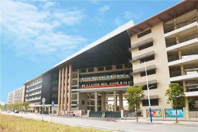 图/文翰中学为促进集团内部教育资源的优化配置,南海实验中学通过九年