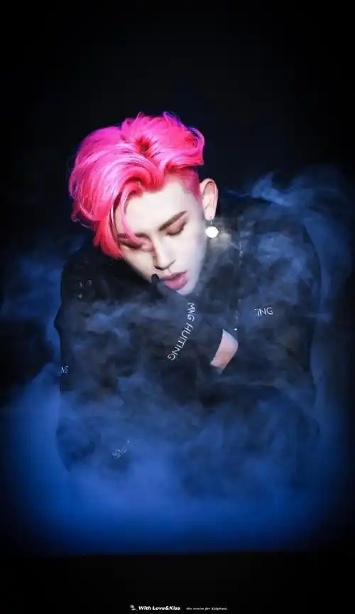 小鬼王琳凯粉黑发色