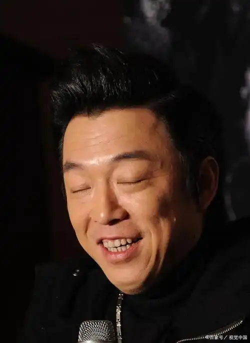 黄渤,一个在娱乐圈中颇有名气的演员,他不但是个演员,更是一个讲义气