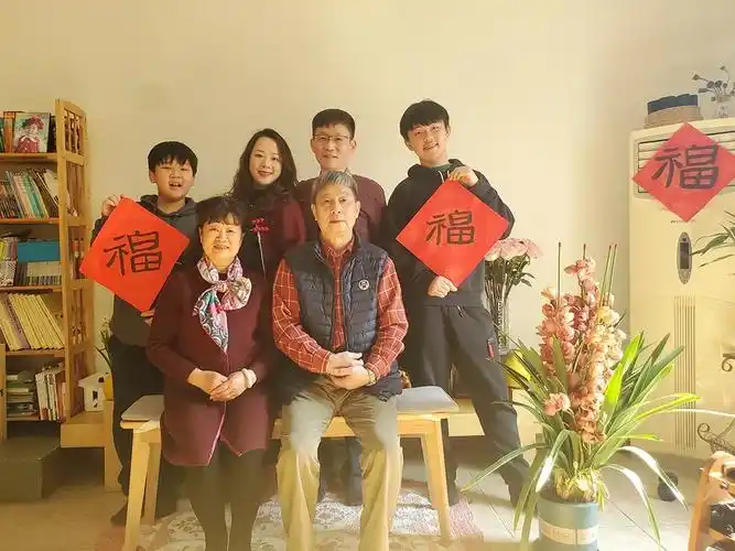 幸福的全家福 女儿犀利,自己布置自导自拍