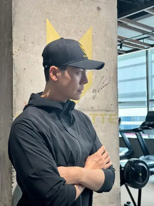 到了哈哈已经准备好get同款好身材了9099#陈伟霆健身教练上线