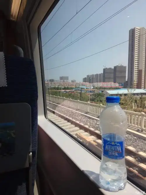 坐在动车窗外的景色是不是很美?