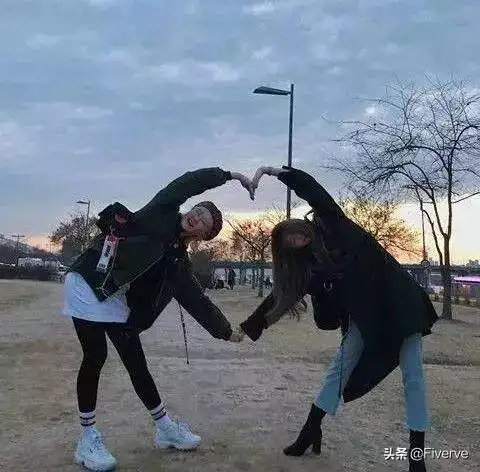 学会这些pose让你拍出高逼格旅行合照