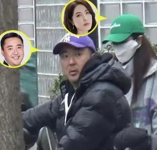 曾黎和男友外出吃饭,两人骑电瓶车出行接地气,男方是导演王子鸣