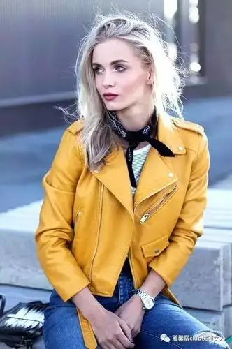 一个女人的性格气质,看她穿什么颜色的衣服就