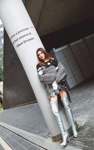 2018秋冬新款主推彩色漆皮尖头细跟过膝长靴