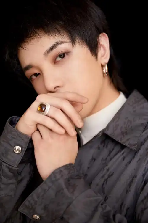 华晨宇图片 华晨宇冷峻帅气写真图片 - tt98图片网