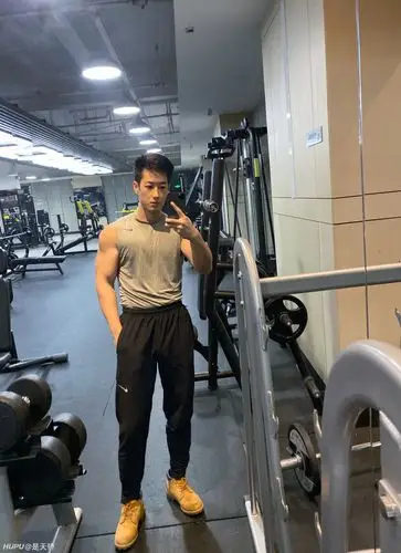 帅的jr,我本人178,想问一下,如果是那种颜值3分身高170的男人经过健身