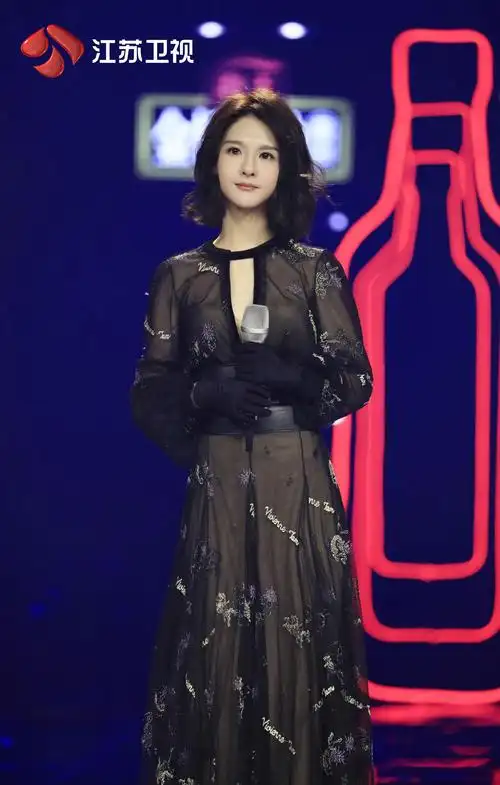 《蒙面唱将猜猜猜》郭静,sunnee杨芸晴互揭"老底" 朱正廷惊喜揭面秀舞