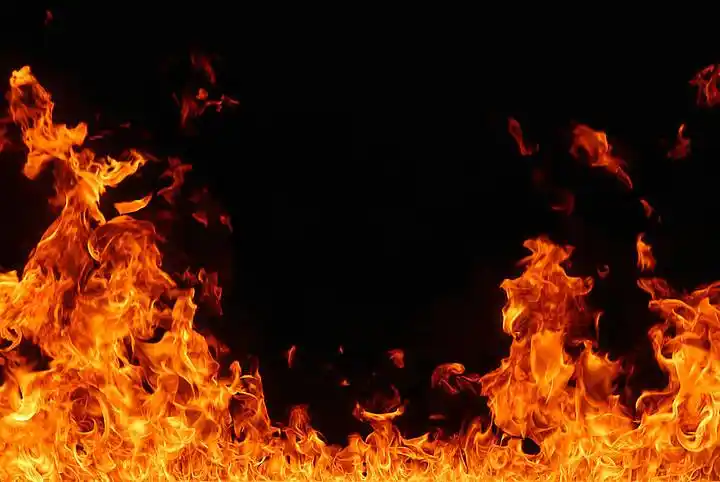 黑底火焰.