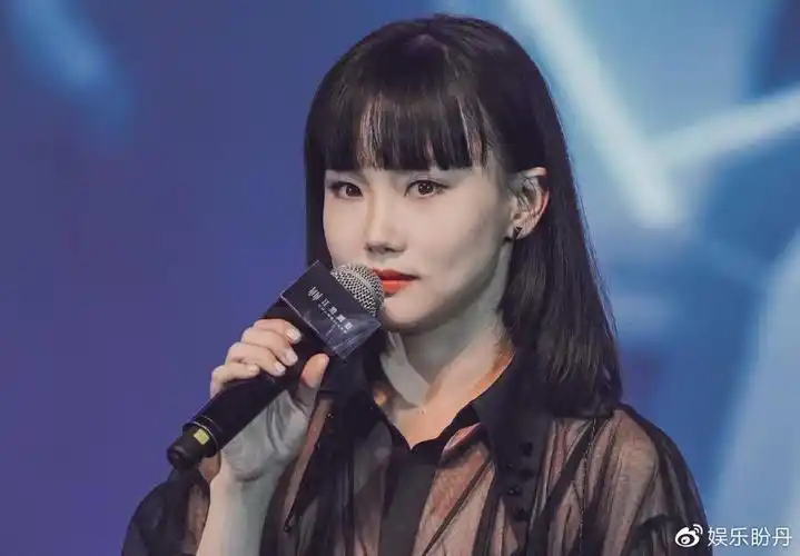 从《姐姐》到"摔倒风波",黄龄靠什么吸引你?