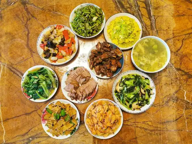 家庭小聚10个人10道家常菜荤素搭配你看怎么样