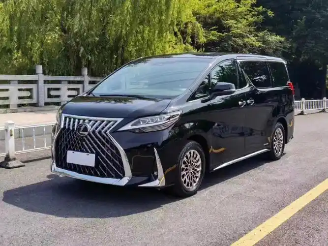 新到雷克萨斯lm300h