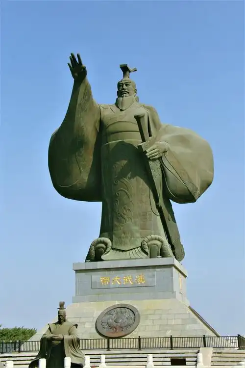 汉武大帝雕像群