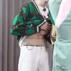 最纯洁的脸露最性感的腹肌 绝了@时代少年团-宋亚轩#宋亚轩露腹肌#.