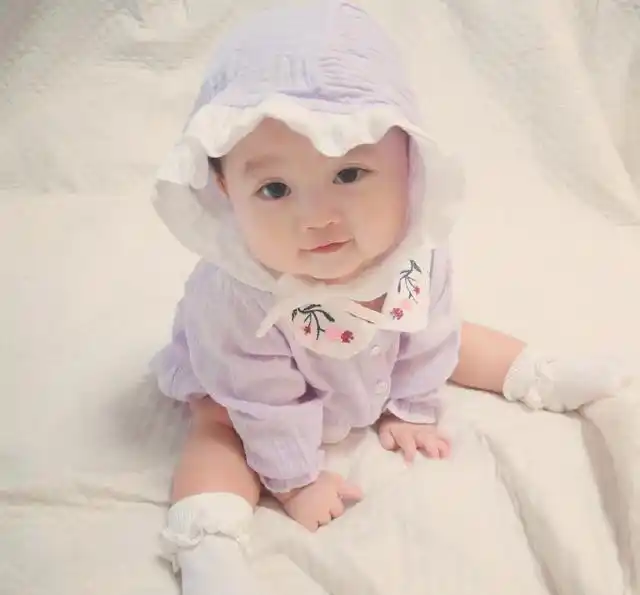 小宝贝,你这么可爱,你妈妈知道吗?