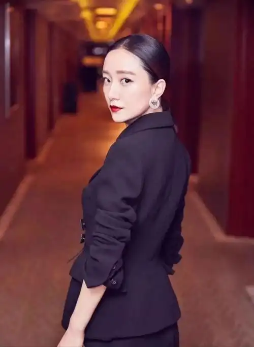 她是黄轩前女友事业巅峰后陷入低谷整容失败39岁仍单身