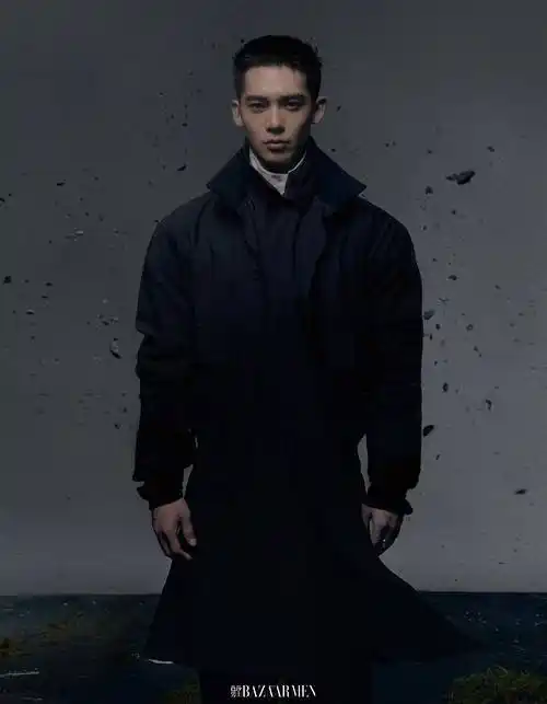 于适登芭莎男士四月刊封面 骑士精神与男性魅力呼之欲出