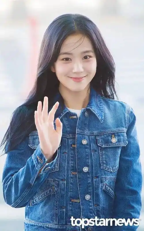 金智秀出发生图照～姐姐明媚的笑容飘进心里去啦#kpop艺人巴黎看秀