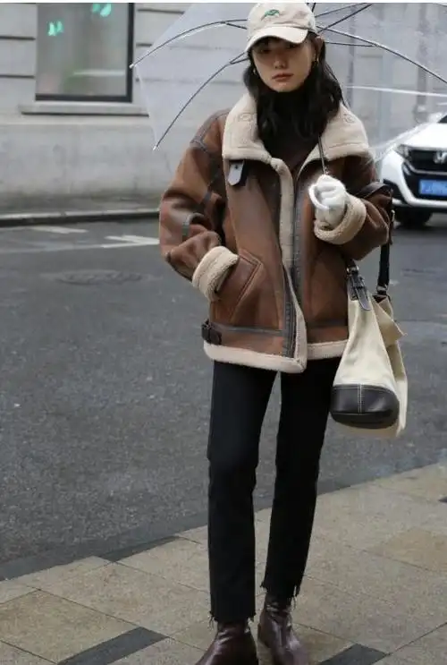 2021年冬天流行皮毛一体外套搭配这6款下装时髦又高级