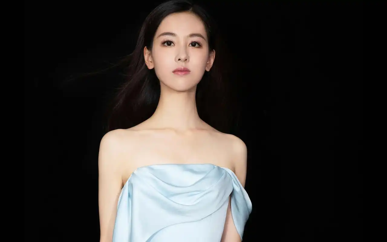 陈都灵性感优雅写真桌面壁纸