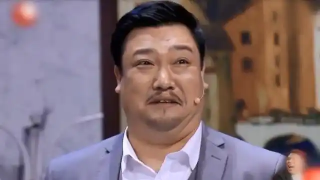 贾冰搞笑小品《裙带关系》都是熟人,怎么处?