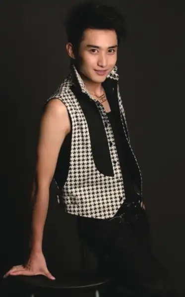 路易坚持运动不做夜游神