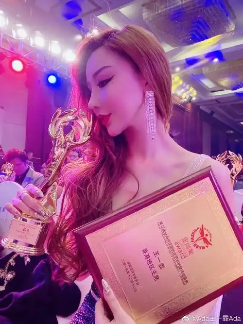 网红美女王一霏迷人写真美照欣赏_高清图集_新浪网