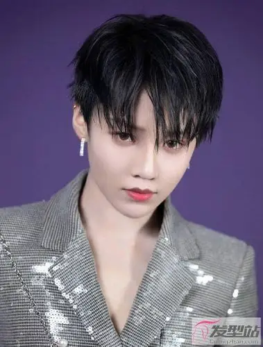 刘雨昕短发造型大盘点又a又酷表现力十足