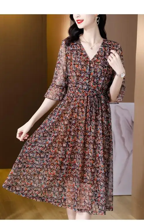 实拍雪纺碎花连衣裙女装2021年夏新款秋季减龄高端气质短袖中长裙