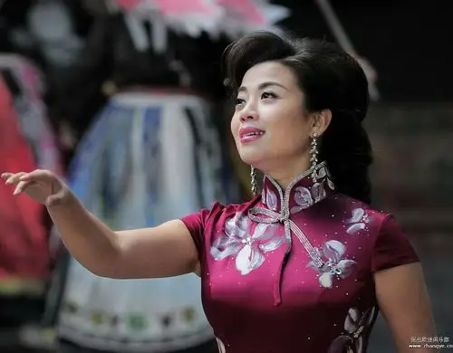 富态端庄的张也――什么服饰都能穿的身材,容颜不会变老的美女歌唱家