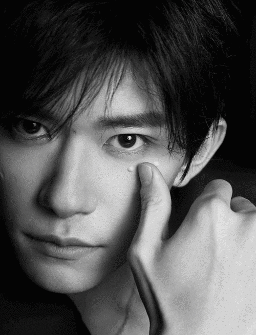 易烊千玺阿玛尼全球彩妆及护肤代言人##易烊千玺4%vol的河