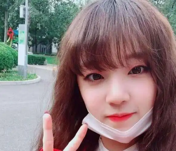 宋雨琦出道前照片被扒,简直不敢认,网友:韩国公司包装太牛了!