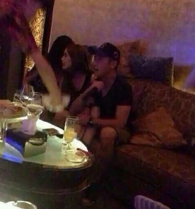 郑恺被曝夜店撩妹,曾宝仪承认妈妈病逝,宋妍霏官宣与张一山分手