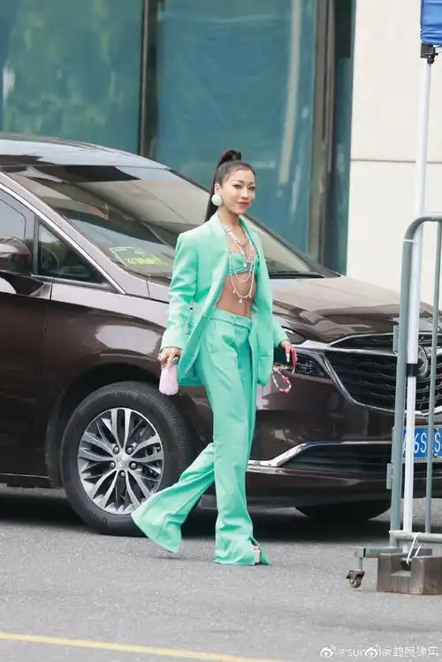 吉克隽逸腹肌又明显了