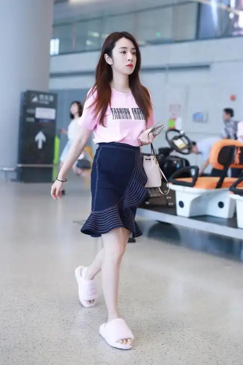 时尚大咖陈宁迪点评王晓晨: 随性大方轻松驾驭少女粉