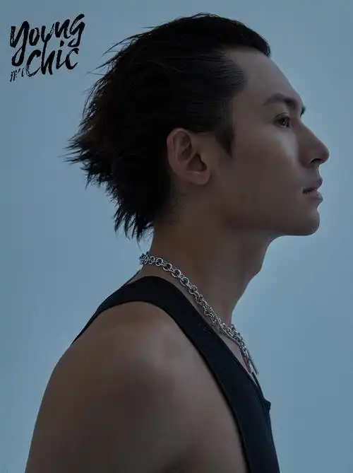 张哲瀚清冷气质大片曝光 眼神完成细节张力