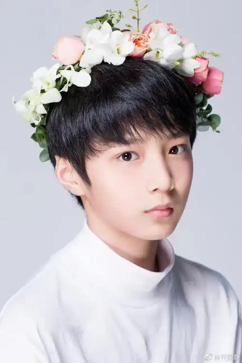 刘耀文官宣七年了##时代少年团拍射箭转场