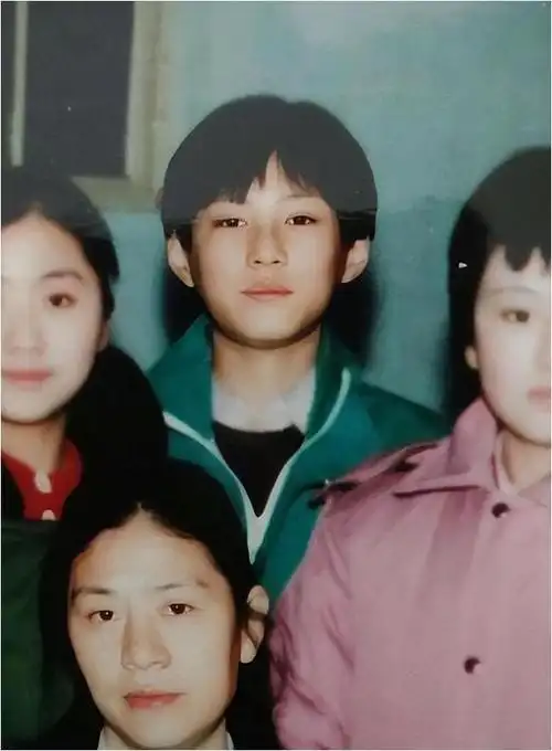 靳东与江珊情缘已逝,坚定守护离异妻子李佳,情深不移!