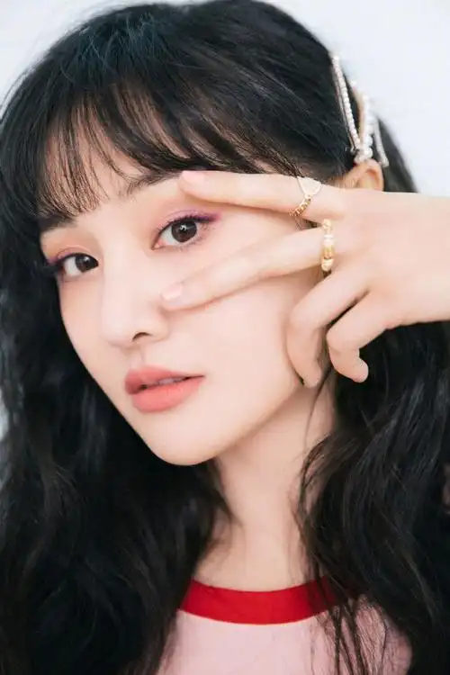 郑爽大量粉丝表示力挺郑爽疯狂为郑爽洗白还不停拉踩别的明星