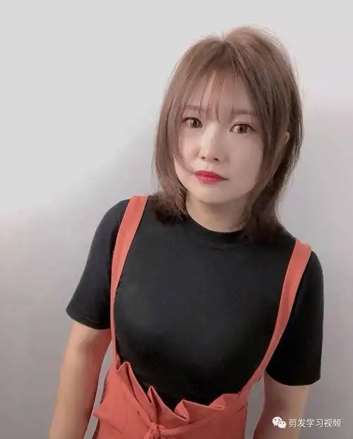 2020年超火的剪碎了修颜中长发