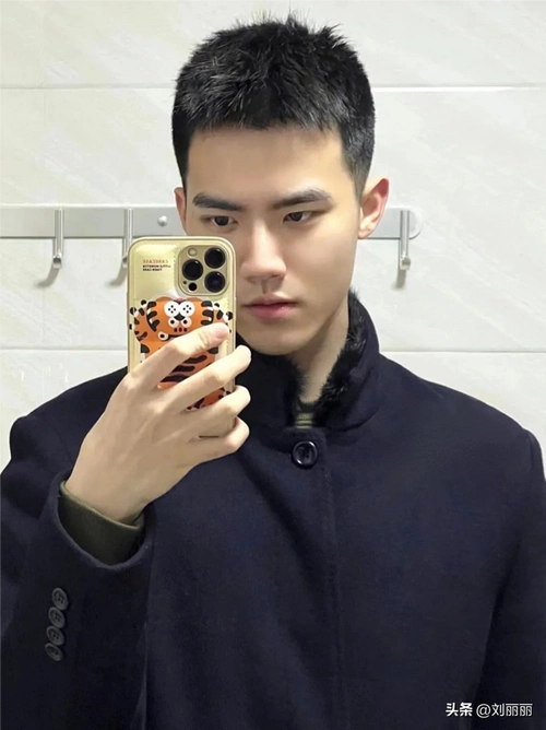 发际线高的男生适合什么发型图片,m型发际线的男生,只有这几款发型