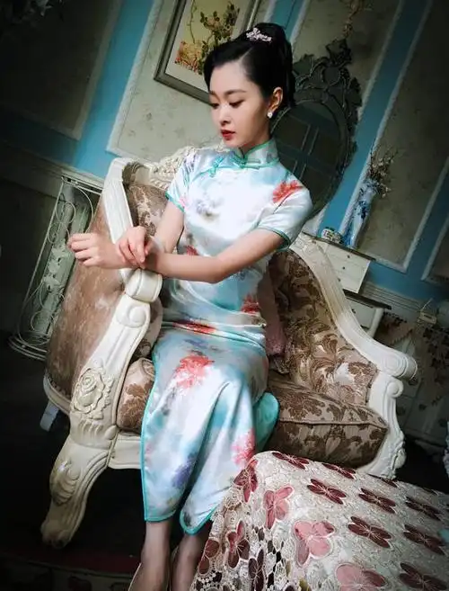 伪装者于曼丽旗袍剧照