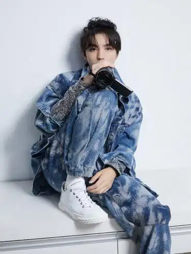 珍惜他20岁的最后一天拥抱21岁的王俊凯