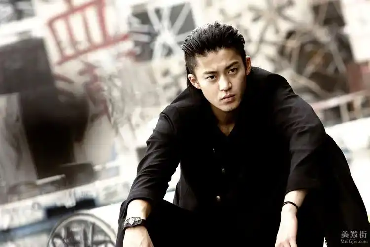 《热血高校》完美演绎 之所以受欢迎的原因不仅仅是因为其低廉的