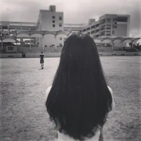 qq黑色的头像女生背影图片_头像图片_扣扣乐园