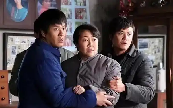 电视剧如《七九河开》和《风华往事》的连续重播展示了这些长期制作的